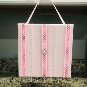 🛍 $4 Little Girl’s Bow and Headband Holder